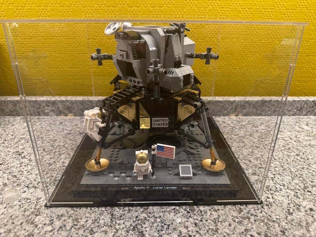 LEGO 10266 Apollo 11 Lunar Lander with display box, Ophalen of Verzenden, Zo goed als nieuw, Complete set, Lego