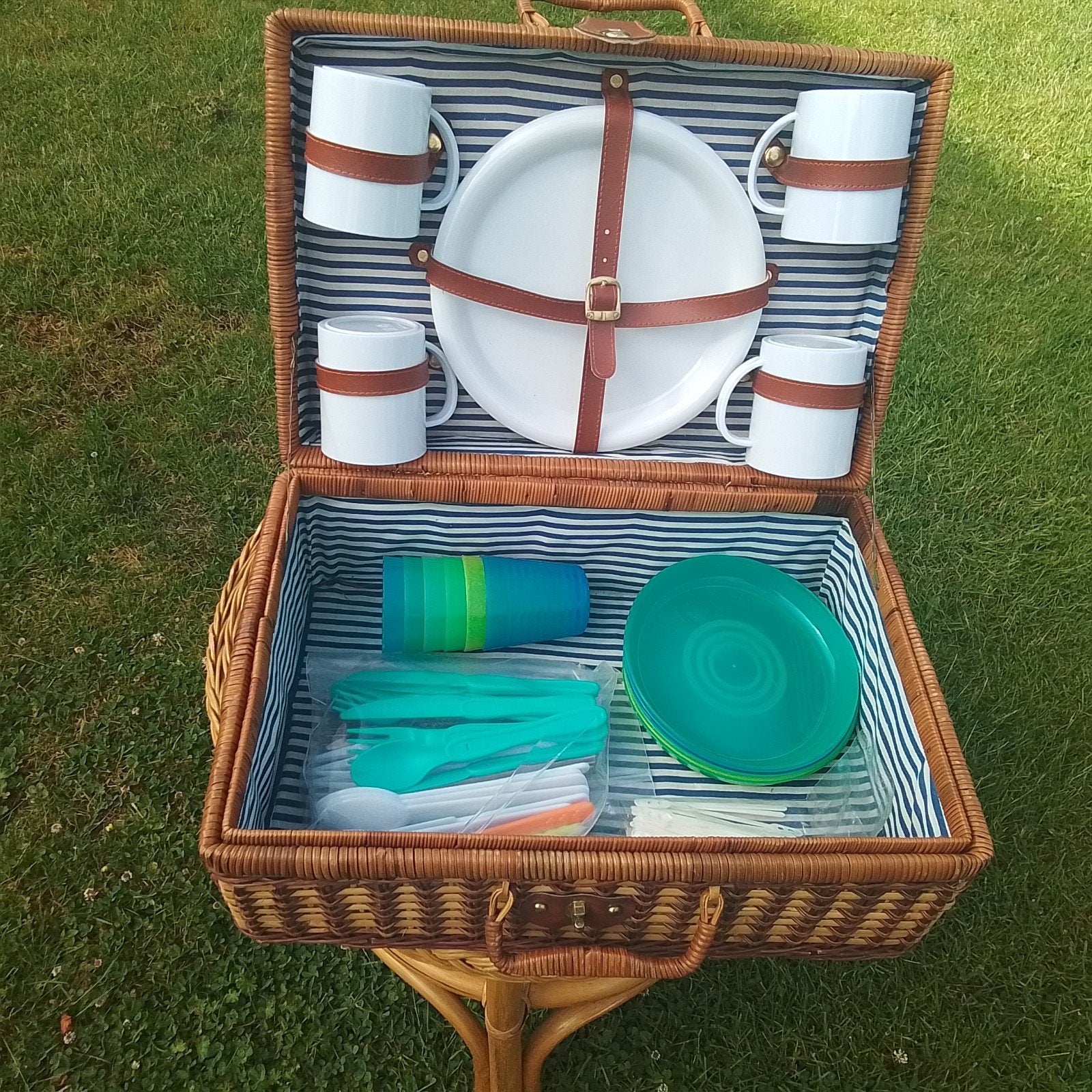 2 x 4 pers. Picknickmand als Nieuw, Stoelenco@hotmail.com, Ophalen of Verzenden, Zo goed als nieuw, Nb