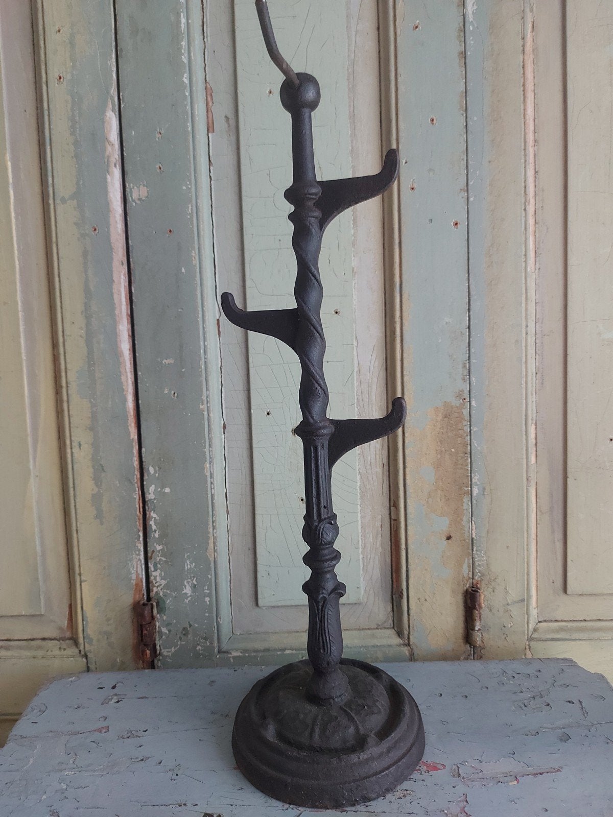 Antieke zware decoratieve standaard ca 48 cm h, Ophalen of Verzenden