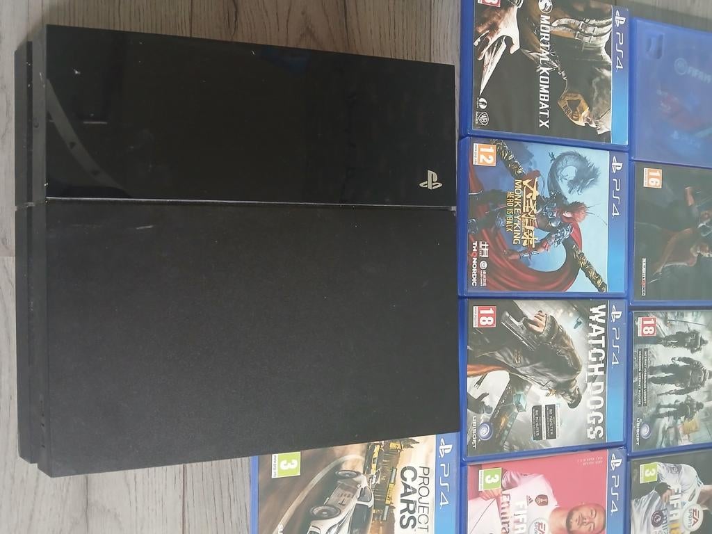 Ps4 te koop+ cd's moet snel weg!, Ophalen, Gebruikt, Zonder controller, Met games