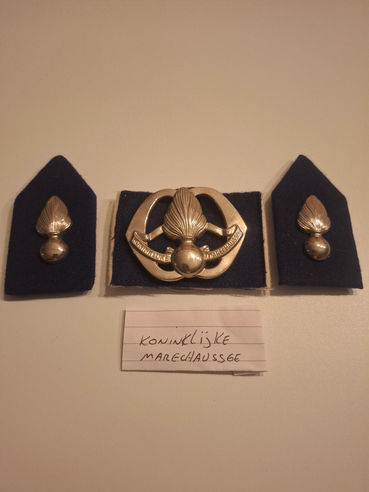 Koninklijke Marechaussee Epauletten en Baretinsigne, Ophalen of Verzenden, Marechaussee, Nederland, Embleem of Badge