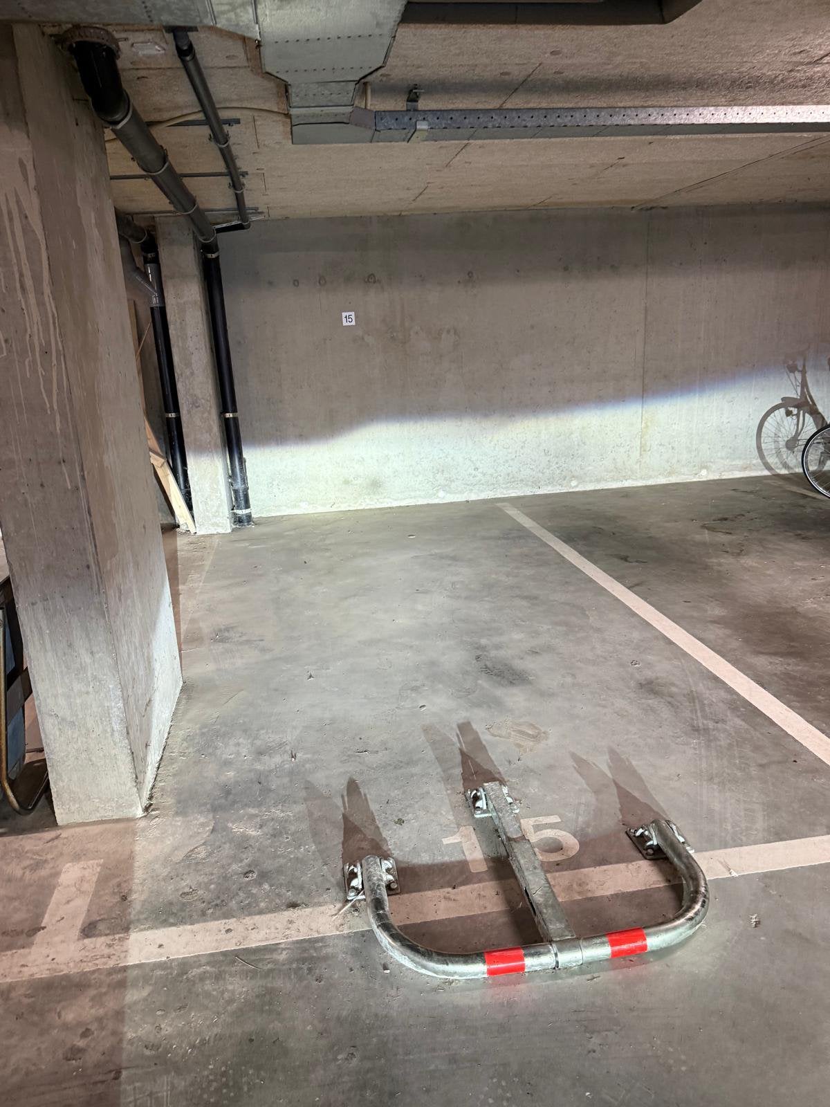 Te huur overdekte parkeerplek in Amersfoort, Huizen en Kamers, Garages en Parkeerplaatsen, Utrecht