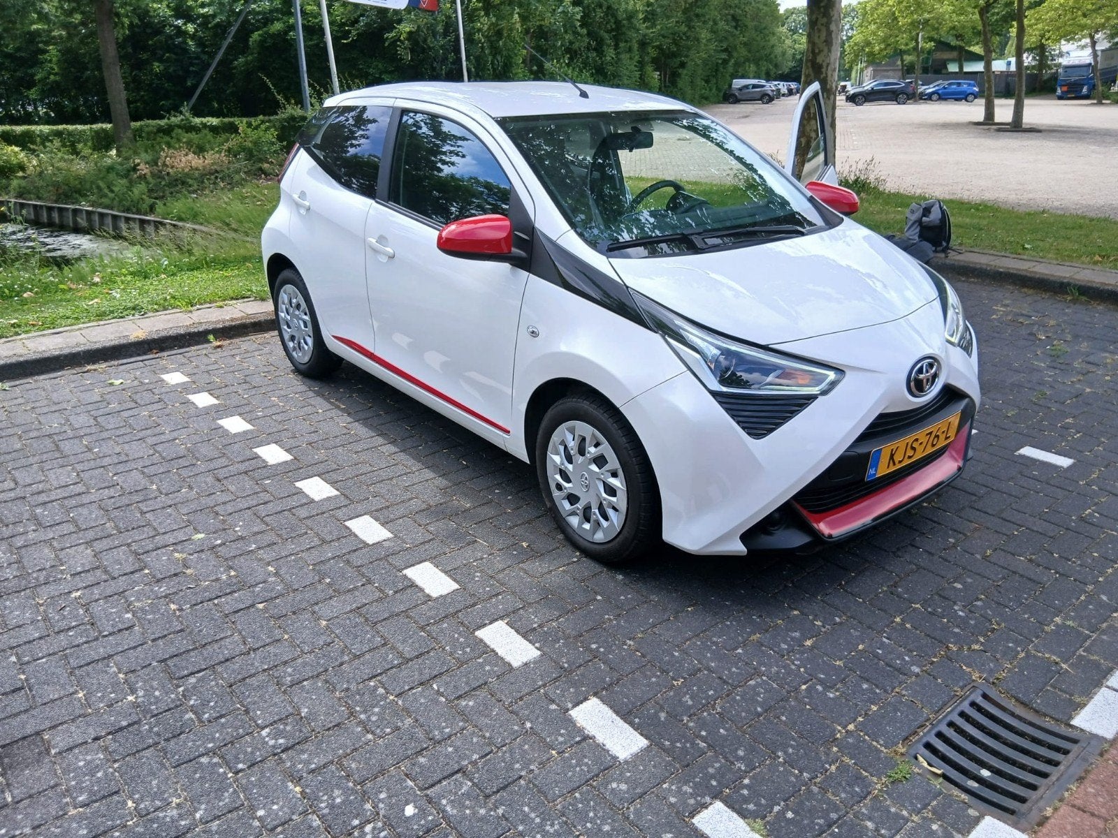 Toyota Aygo 1.0 Vvt-i 72pk 5D 2021 Wit, Auto's, Voorwielaandrijving, 4 stoelen, Wit, 24 km/l
