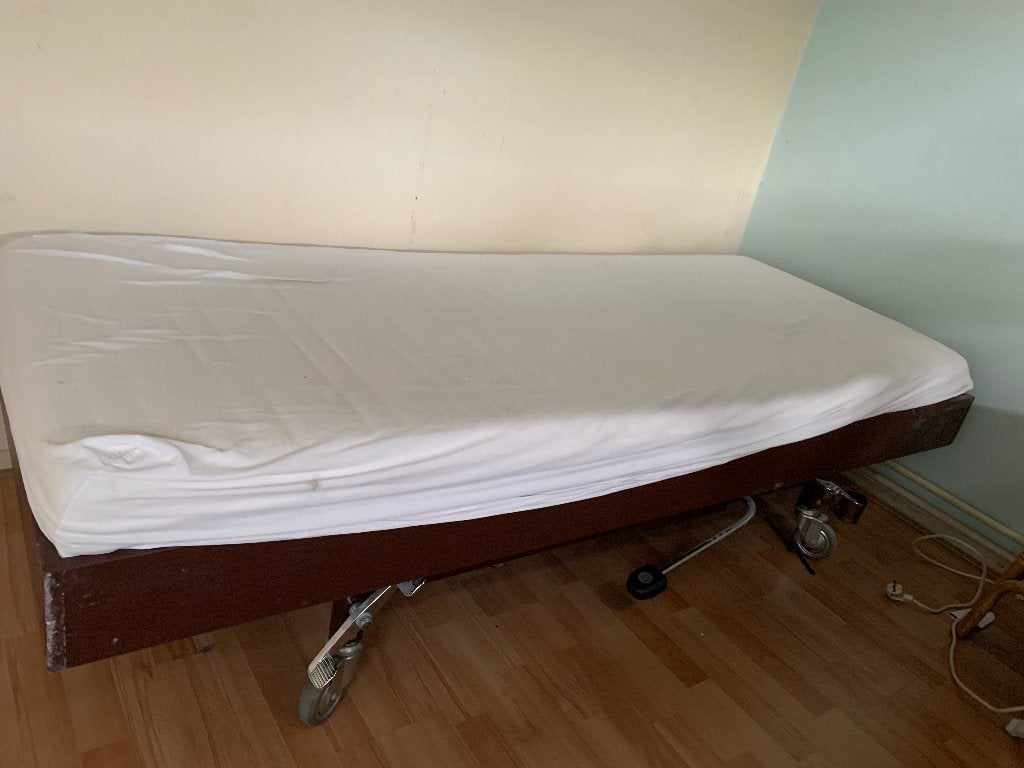 Ziekenhuis bed, Ophalen, Eenpersoons, Hout, Verstelbaar