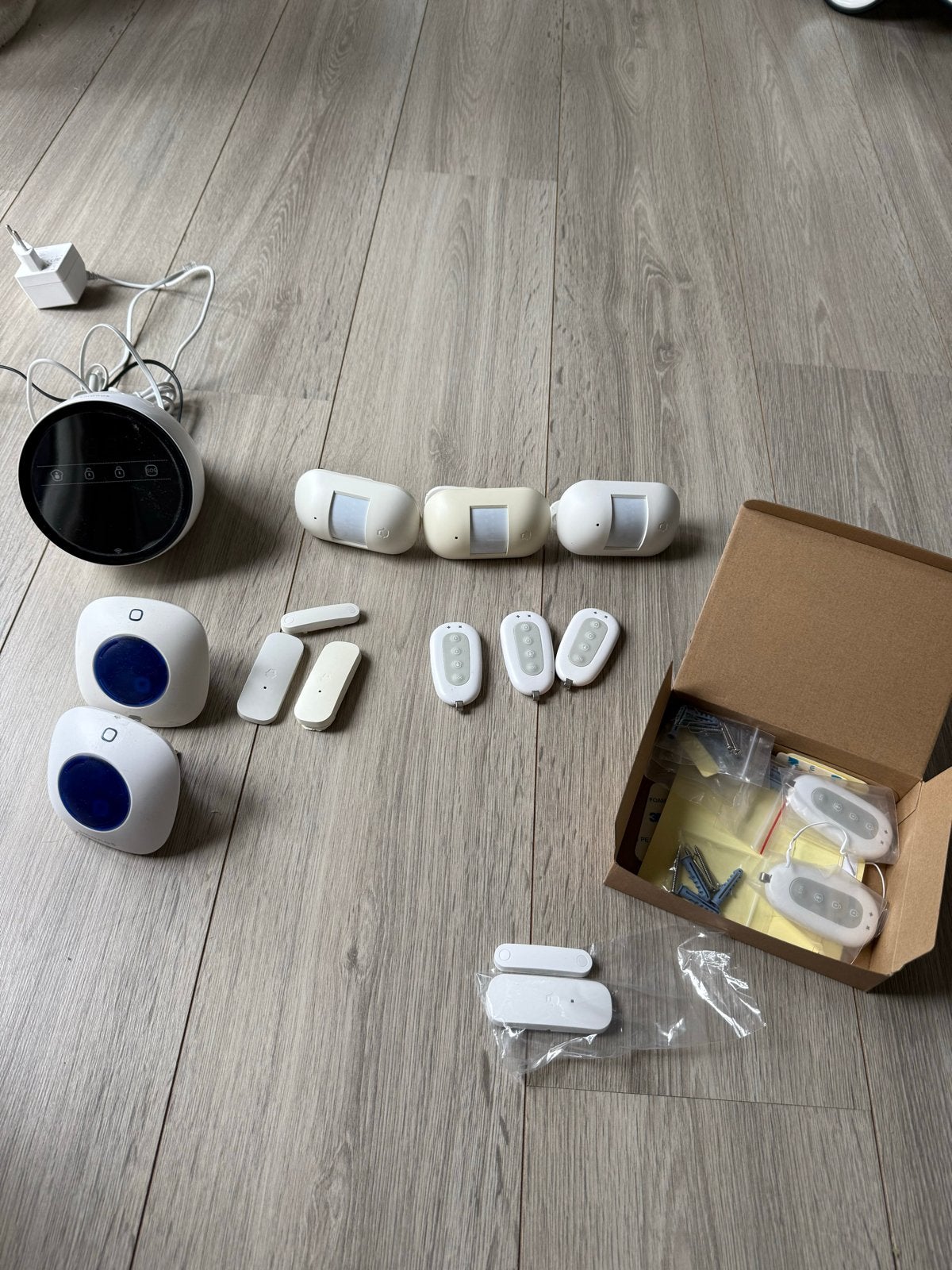 Smanos W100 Alarmsysteem met 2 Sirenes en Accessoires, Gebruikt, Raam of Deur, Ophalen of Verzenden, Compleet systeem