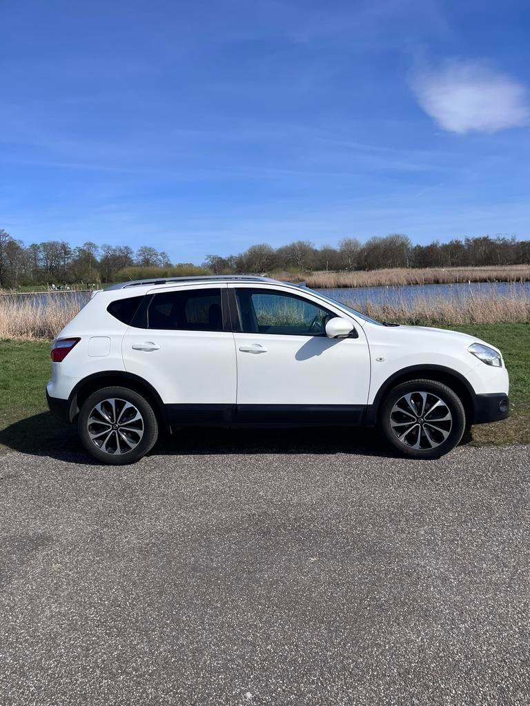 Nissan Qashqai 1.6 Connect Edition (2012) panoramadak, Voorwielaandrijving, Stof, Zwart, 4 cilinders