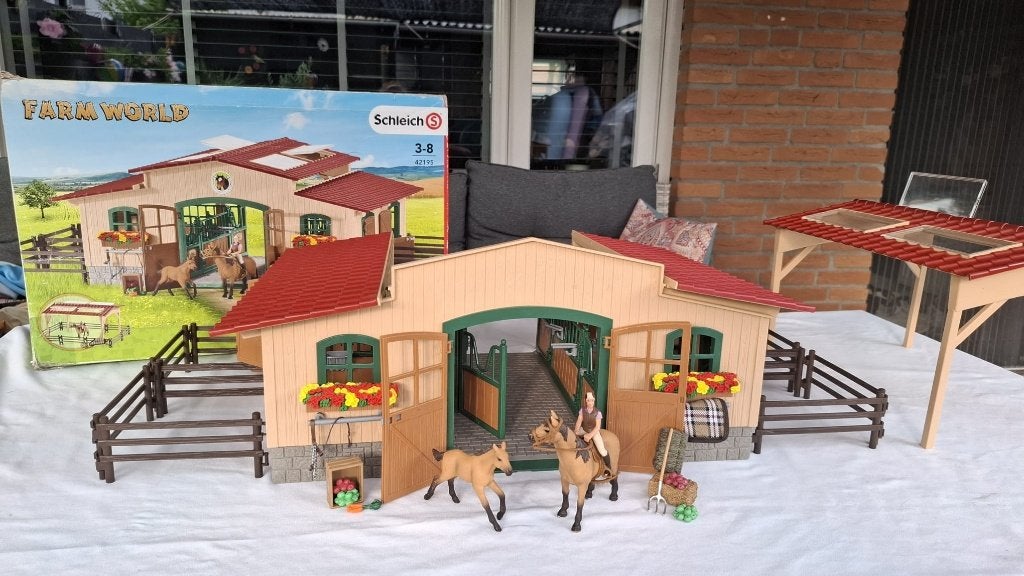 Schleich Farm World 42195 Grote Paardenstal COMPLEET + doos, Verzamelen, Ophalen of Verzenden, Zo goed als nieuw