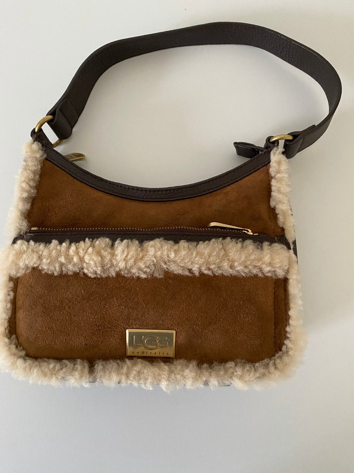 UGG Australia Schoudertasje - Bruin Suède met Bont, Ophalen of Verzenden, Zo goed als nieuw, Bruin, Schoudertasje