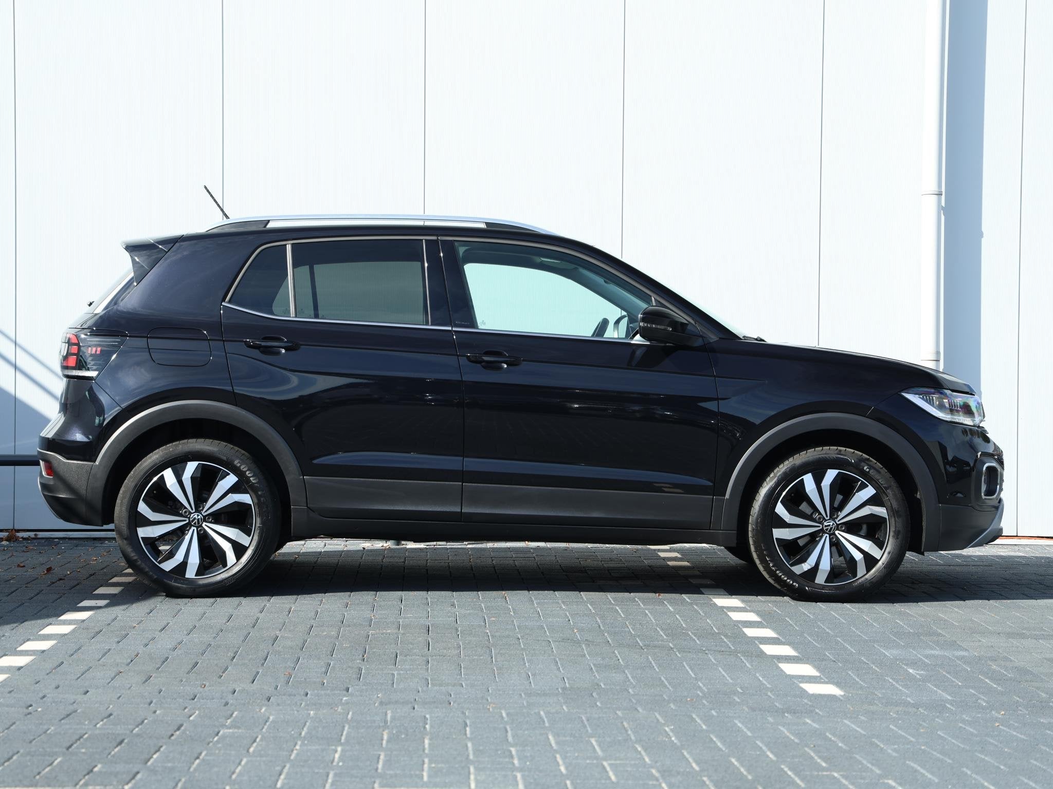 Volkswagen T-Cross 1.5 TSI Style 150 pk DSG | Navigatie | Le, 4 cilinders, 150 pk, Zwart, Grijs