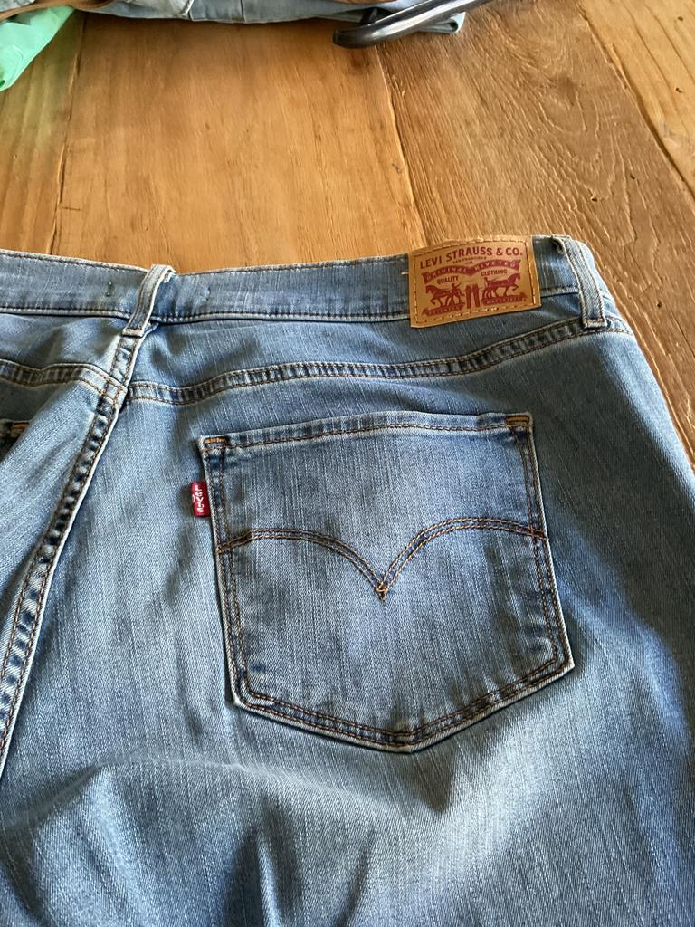 Levi straus spijkerbroek 33, Ophalen of Verzenden, Zo goed als nieuw, Blauw, W33 - W34 (confectie 48/50)
