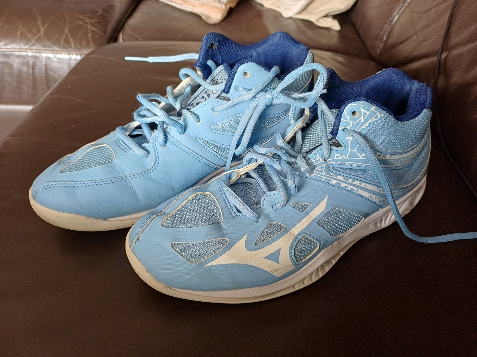 mizuno  indoorschoenen  korfbal,  gym, volleybal maat 40, Sport en Fitness, Korfbal, Ophalen of Verzenden, Zo goed als nieuw, Schoenen