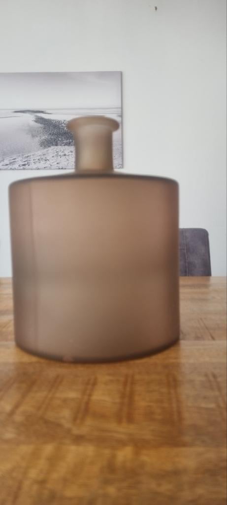 Stijlvolle glazen vaas/fles - mat cognac, Overige kleuren, Ophalen of Verzenden, Minder dan 50 cm, Glas