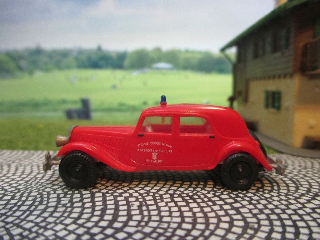 Citroën TA 11CV Traction Avant - Brekina brandweer d'Ariege, Hobby en Vrije tijd, Modelauto's | 1:87, Ophalen of Verzenden, Gebruikt