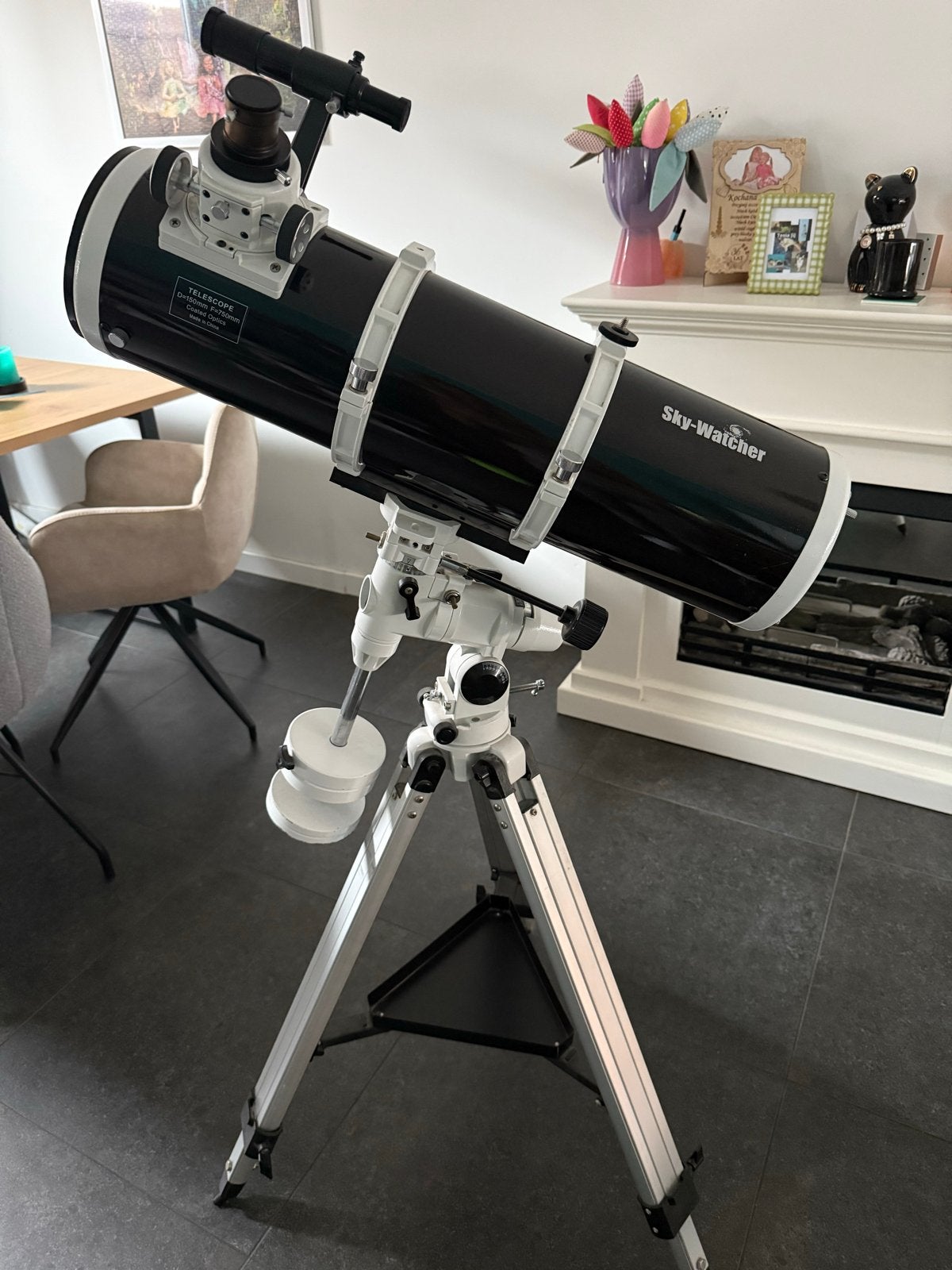 Sky Watcher 150/750 Newton-telescoop met accessoires en boek, Ophalen, 80 tot 200 mm, Met statief, Spiegeltelescoop (reflector)