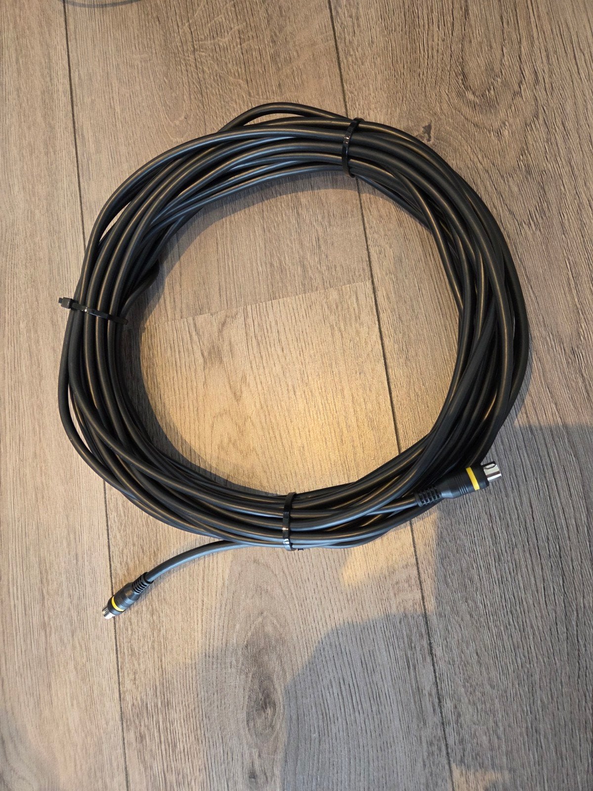 S-Video kabel - 15 meter, Ophalen of Verzenden, Zo goed als nieuw, 10 meter of meer, Overige kabels