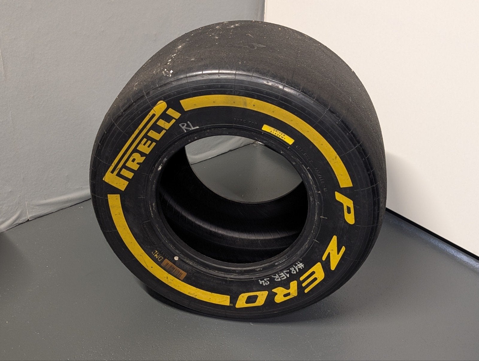 Originele Pirelli F1 Achterband Gebruikt Medium Compound, Ophalen, Gebruikt, Formule 1