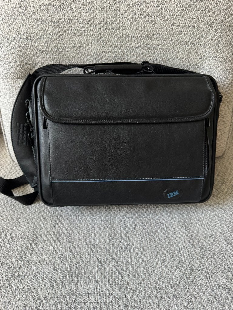 IBM laptop / aktetas 15 inch, Ophalen, 15 inch, Aktetas, Zo goed als nieuw