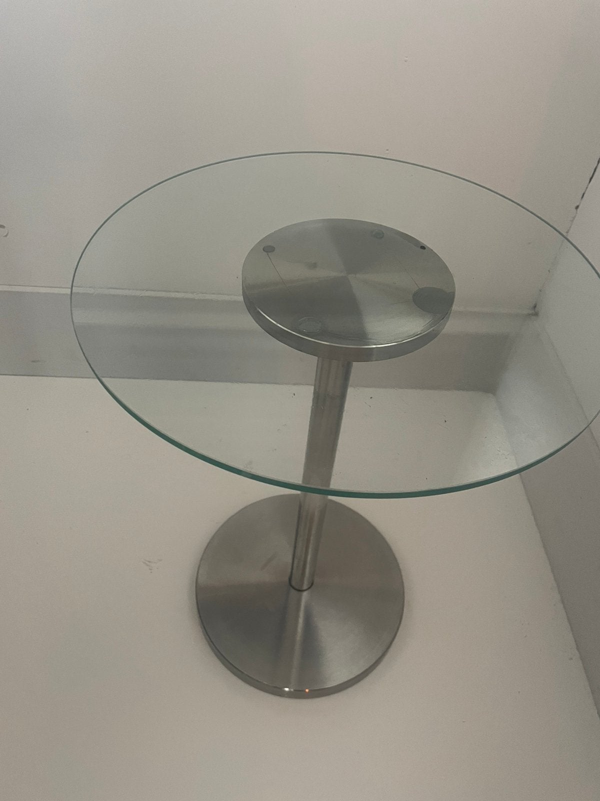 Bijzettafel design rvs en ronde glasplaat, Minder dan 55 cm, Gebruikt, Metaal of Aluminium, Rond
