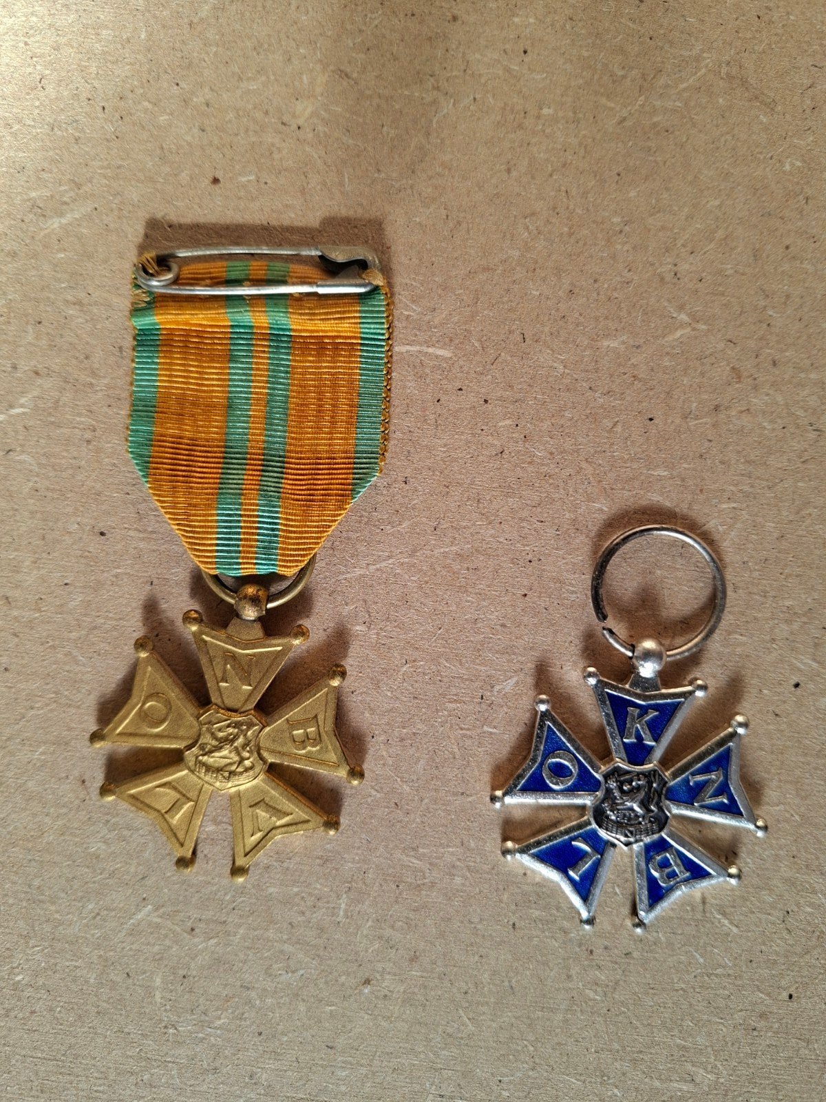 2 oude Vierdaagse medailles, Ophalen of Verzenden, Overige materialen, Nederland