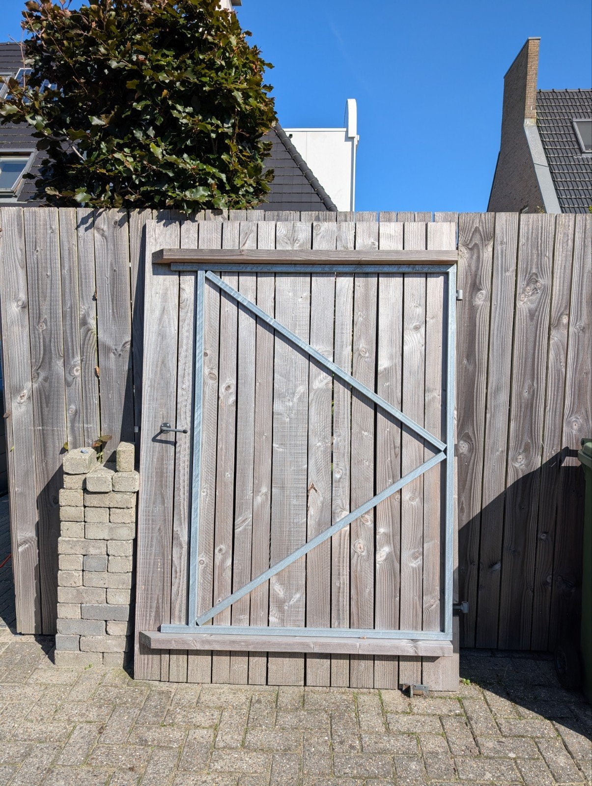 Houten poort met stalen frame - 131,5x194,5 cm, Ophalen, Met poort, Gebruikt, Tuinhek