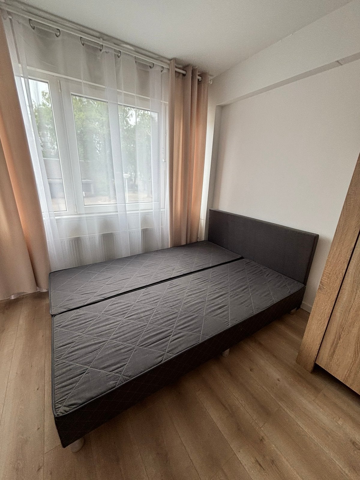 Bed 140x200, Ophalen, Zo goed als nieuw, Eenpersoons, Hout
