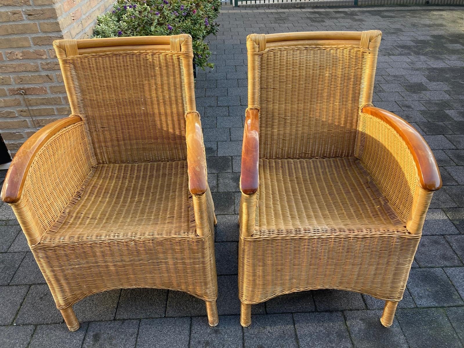 Twee rieten stoelen met houten armleuningen, Ophalen, Twee, Overige kleuren, Riet of Rotan