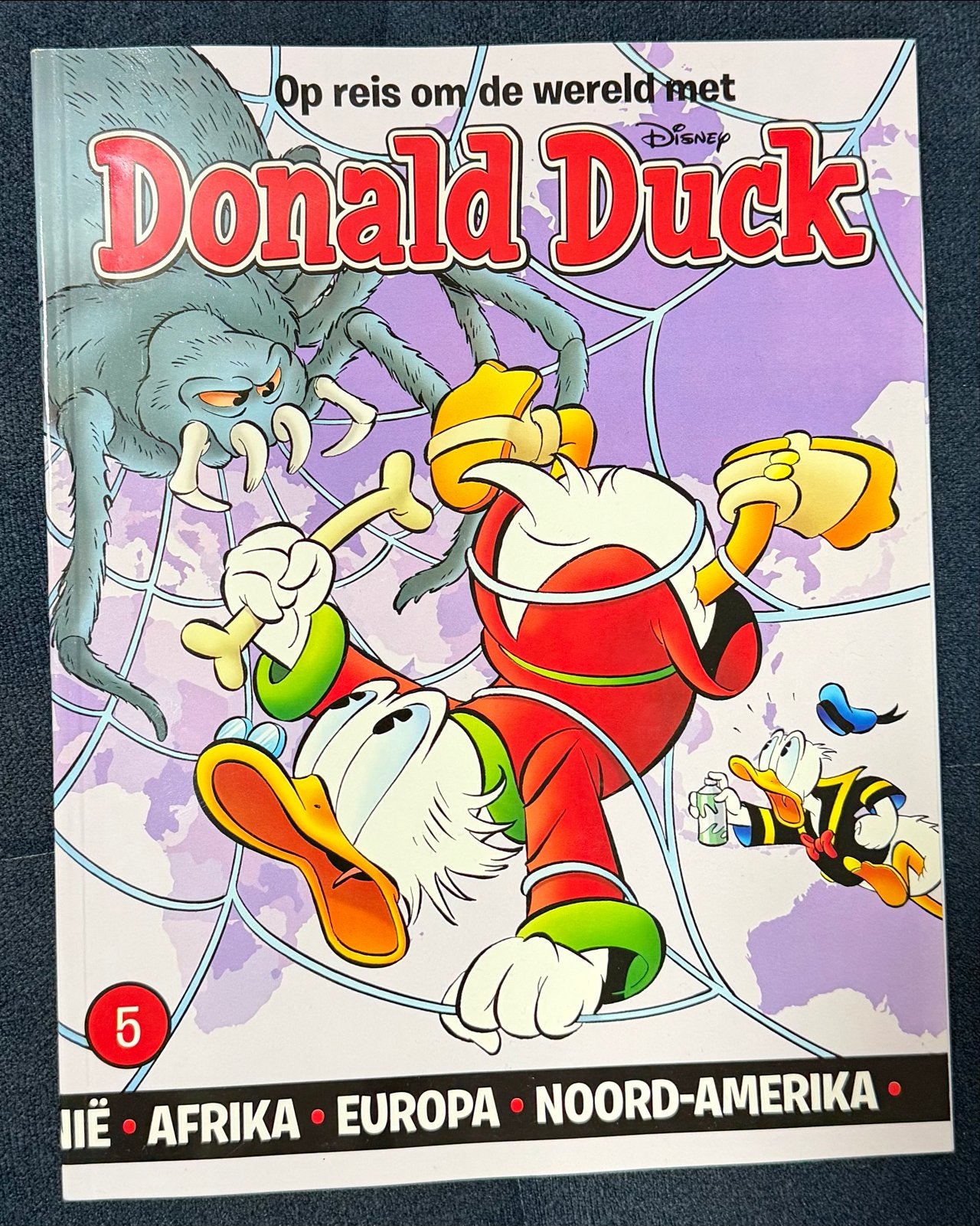 Donald Duck: Op reis om de wereld - Deel 5, Eén stripboek, Ophalen of Verzenden, Zo goed als nieuw