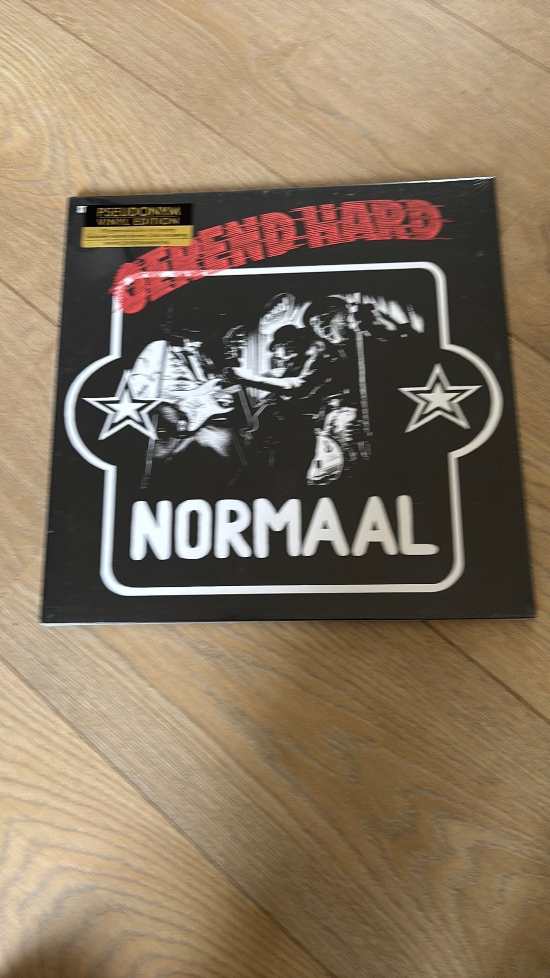 NORMAAL OEREND HARD ROOD VINYL IN ORIGINEEL PLASTIC, Ophalen of Verzenden, Nieuw in verpakking, Overige formaten, Poprock