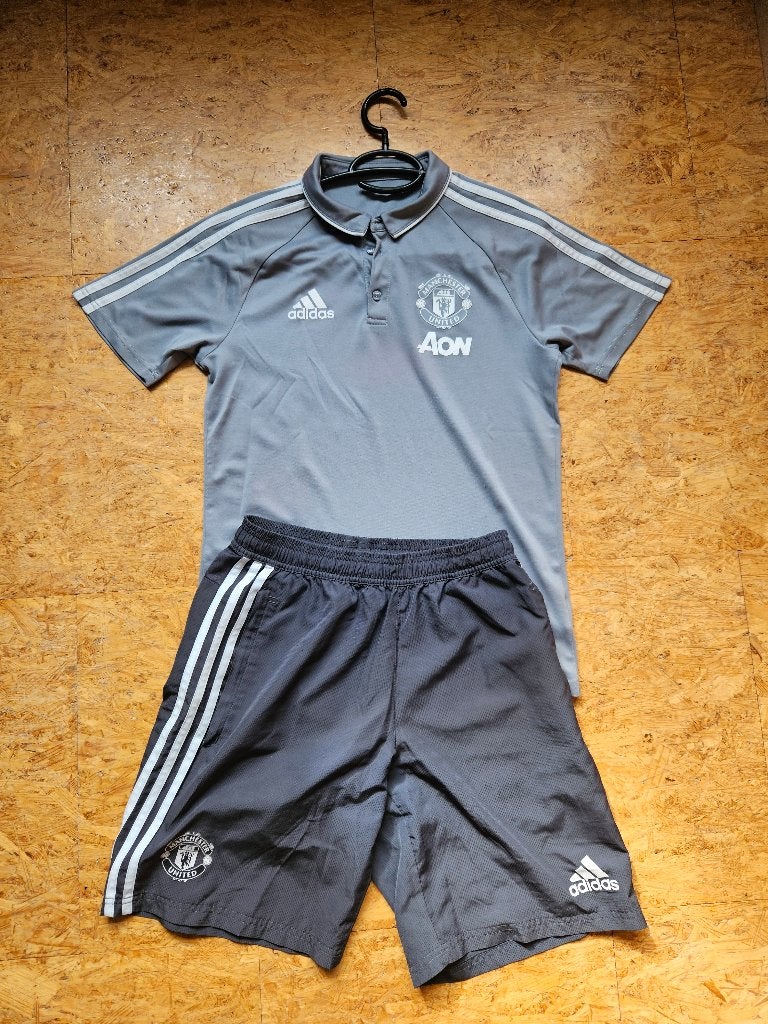 Te koop Manchester United Tenue, Maat S, Ophalen of Verzenden, Zo goed als nieuw, Set