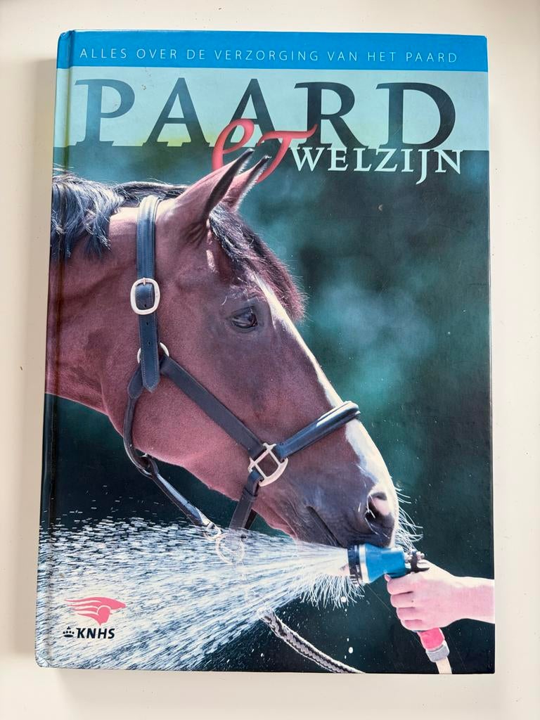 Paard en Welzijn: Alles over de verzorging van het paard, Ophalen of Verzenden, Zo goed als nieuw, Paarden of Pony's