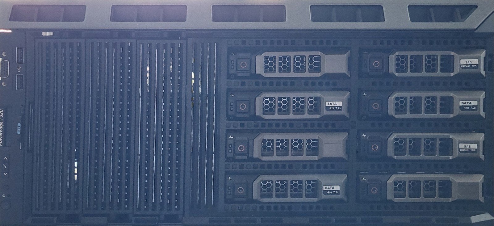 Dell PowerEdge T320 Server - Krachtige en Betrouwbare Server, Computers en Software, Servers, Ophalen, Gebruikt, Minder dan 4 GB