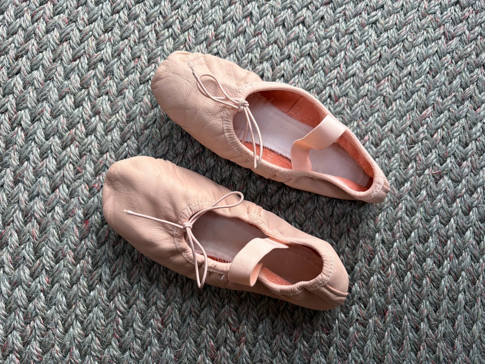 Roze balletschoentjes Decathlon mt. 33, Ophalen of Verzenden, Zo goed als nieuw, Schoenen
