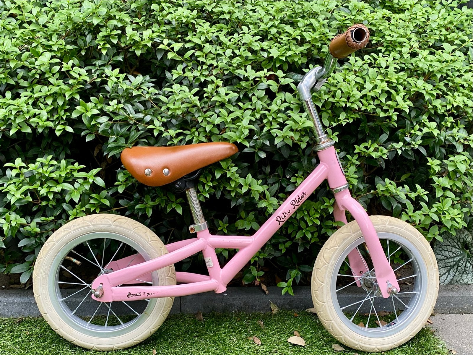 Retro Rider loopfiets roze - Perfect voor de kleintjes!, Ophalen, Zo goed als nieuw, Minder dan 16 inch