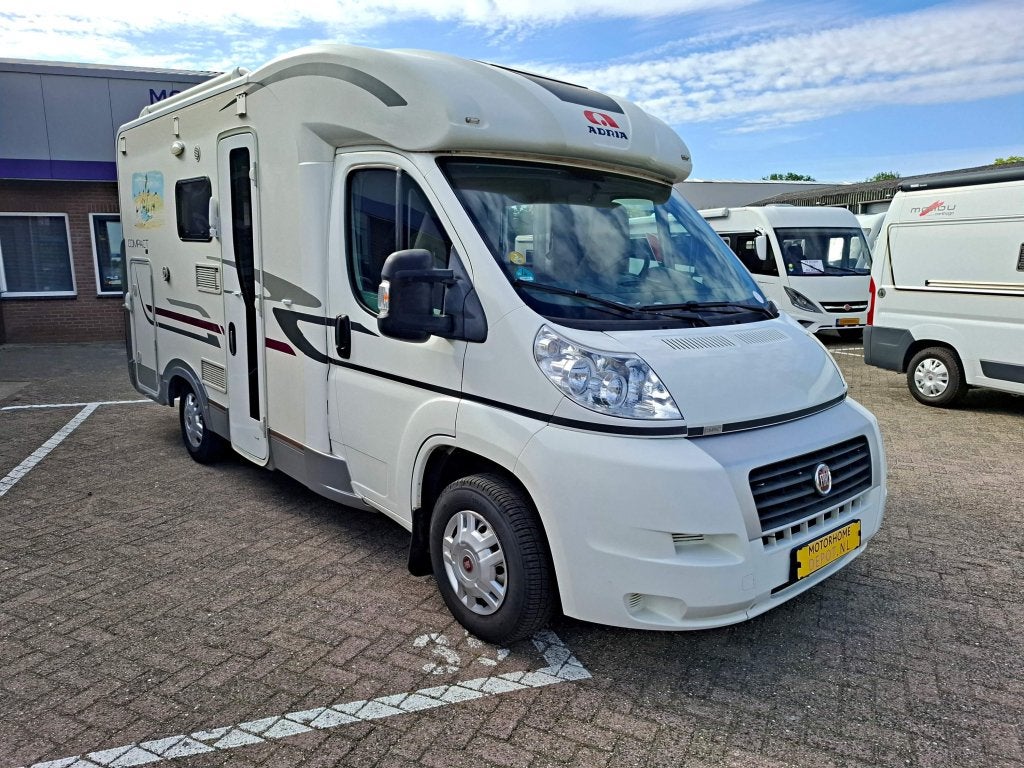 Adria Compact SP Zonnepaneel|Fietsendrager, Caravans en Kamperen, Campers, Chemisch toilet, Ringverwarming, Buitenlamp, Bedrijf