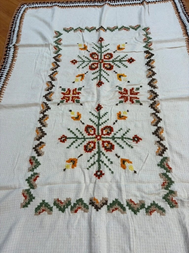 Vintage tafelkleed geborduurd met gehaakte rand 150/102, Djt@dejuistetoon.eu, Ophalen of Verzenden, Zo goed als nieuw, Mon Plaisir 19, Etten-Leur, Netherlands