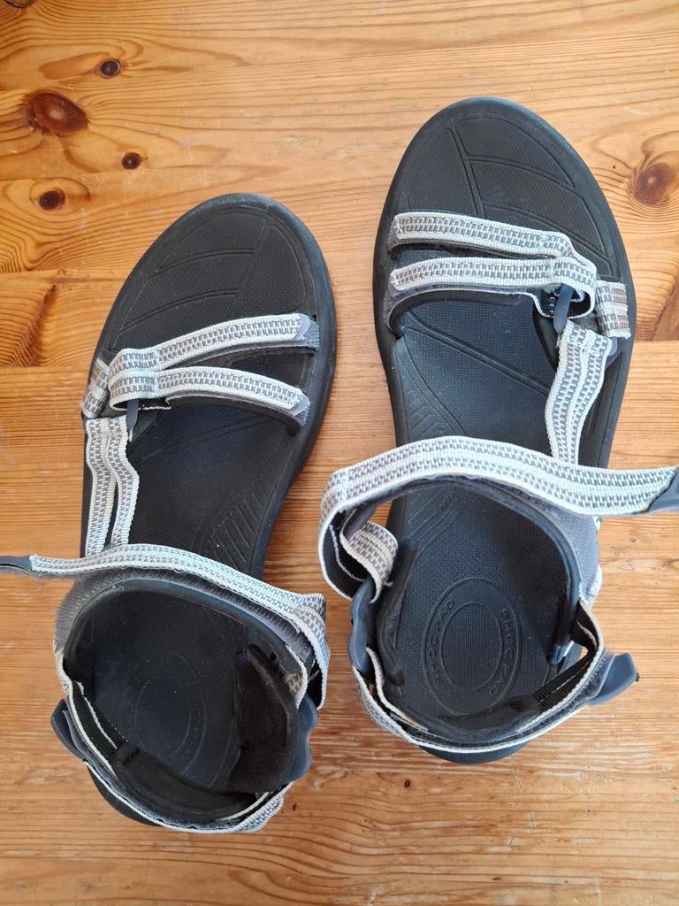 Teva sandalen mt 39 grijs, Kleding | Dames, Schoenen, Ophalen of Verzenden, Zo goed als nieuw, Grijs, Sandalen of Muiltjes