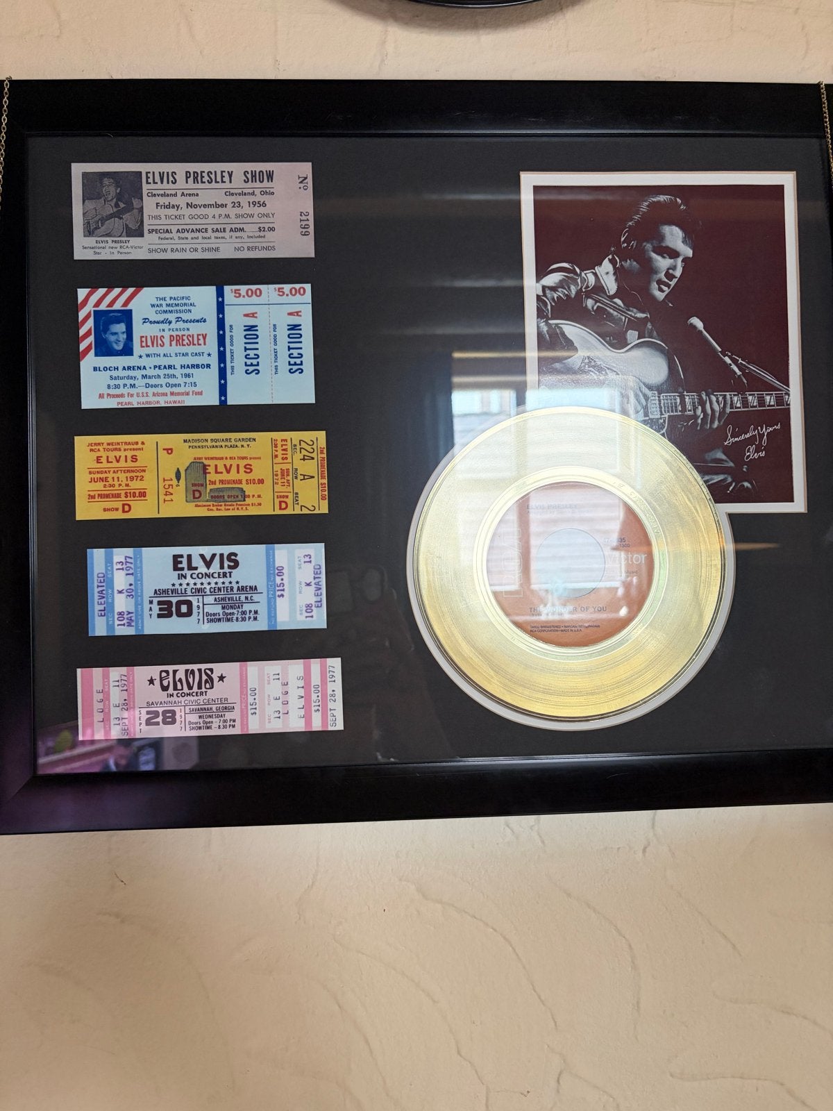 Elvis Presley Verzamelitem: Ingelijste Gouden Plaat & Ticket, Ophalen, Zo goed als nieuw, Overige typen