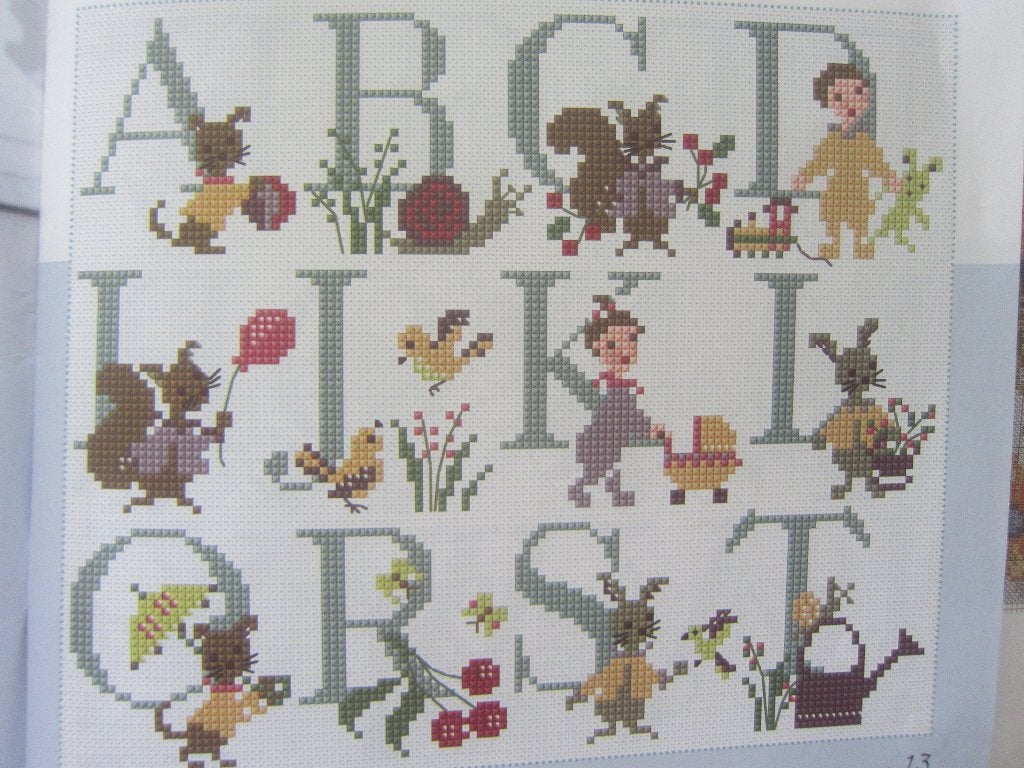 borduurpatroonen voor de kinderkamer ABC, Ophalen of Verzenden, Zo goed als nieuw, Handborduren, Patroon