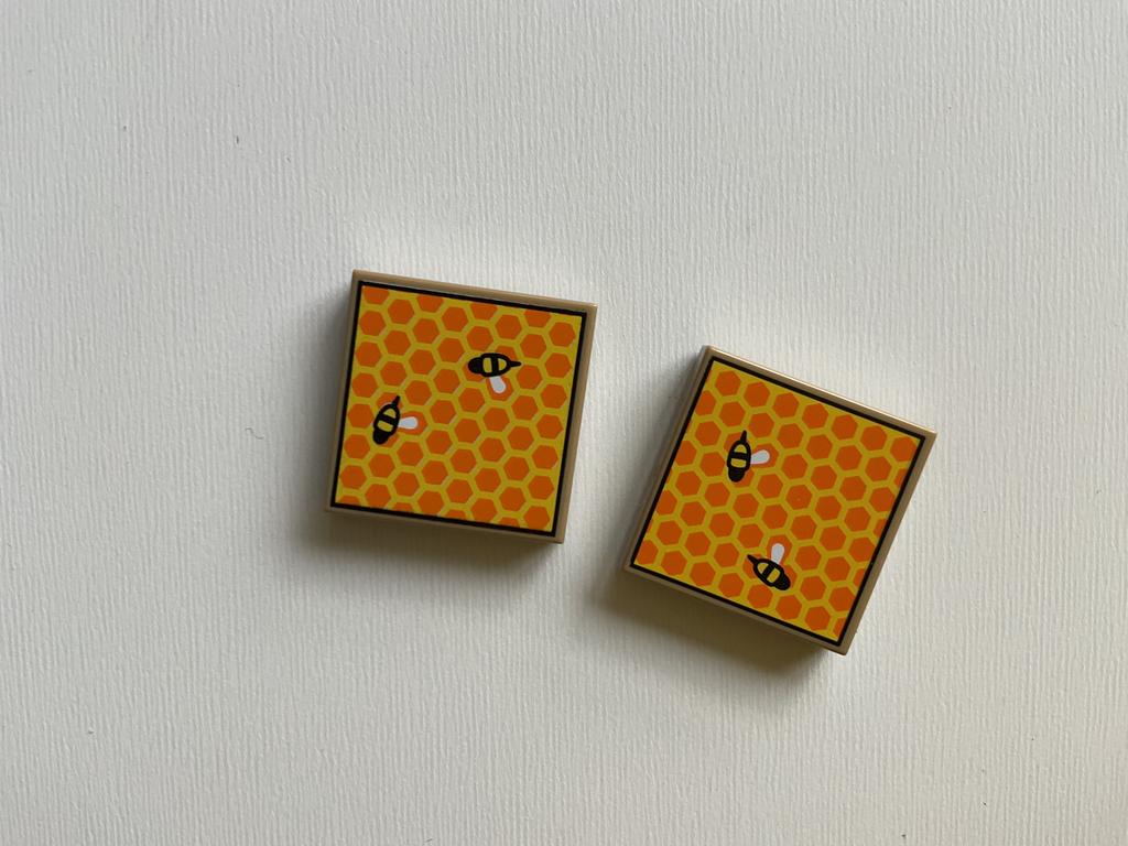 Lego 2 tegels 2x2 donker crème met honingraat, Ophalen of Verzenden, Nieuw, Losse stenen, Lego
