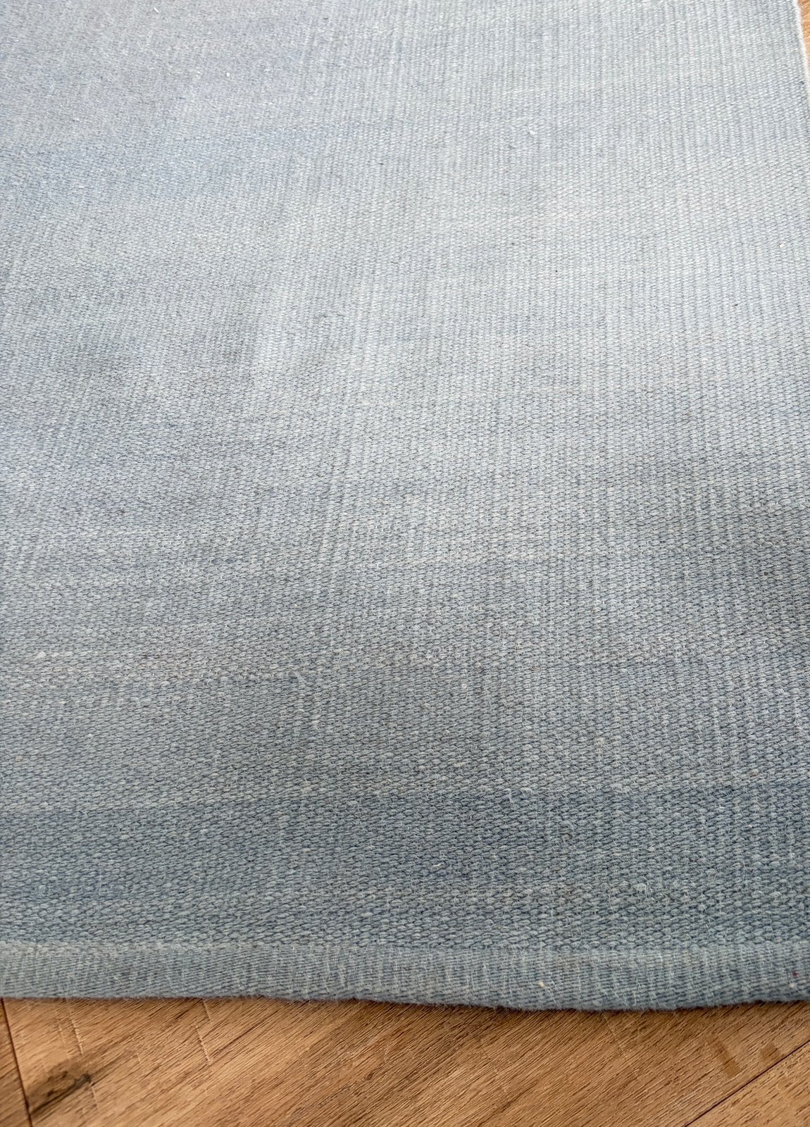 In nieuw staat vloerkleed, Huis en Inrichting, Ophalen, Blauw, Zo goed als nieuw, 200 cm of meer