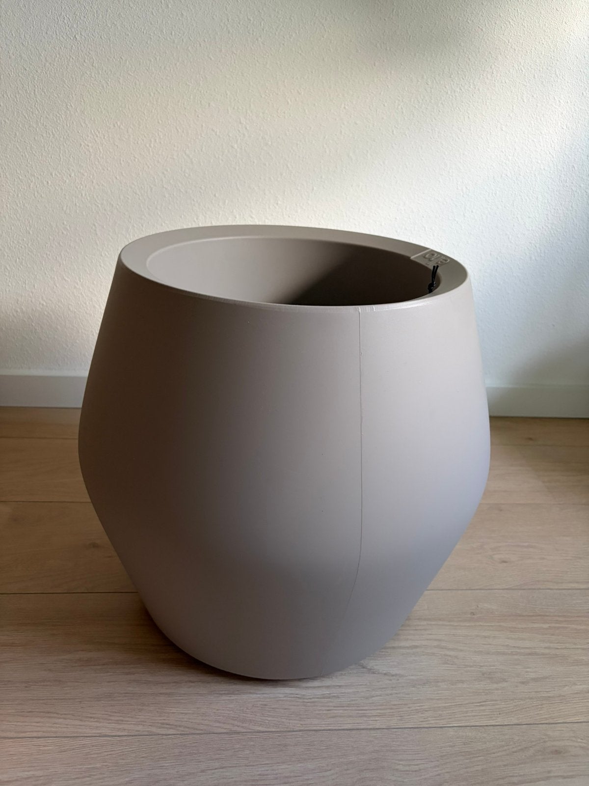 JUNE SPLIT LOW 46CM BALANCED BEIGE, Tuin en Terras, Bloempotten, Ophalen, Rond, Zo goed als nieuw, Aardewerk