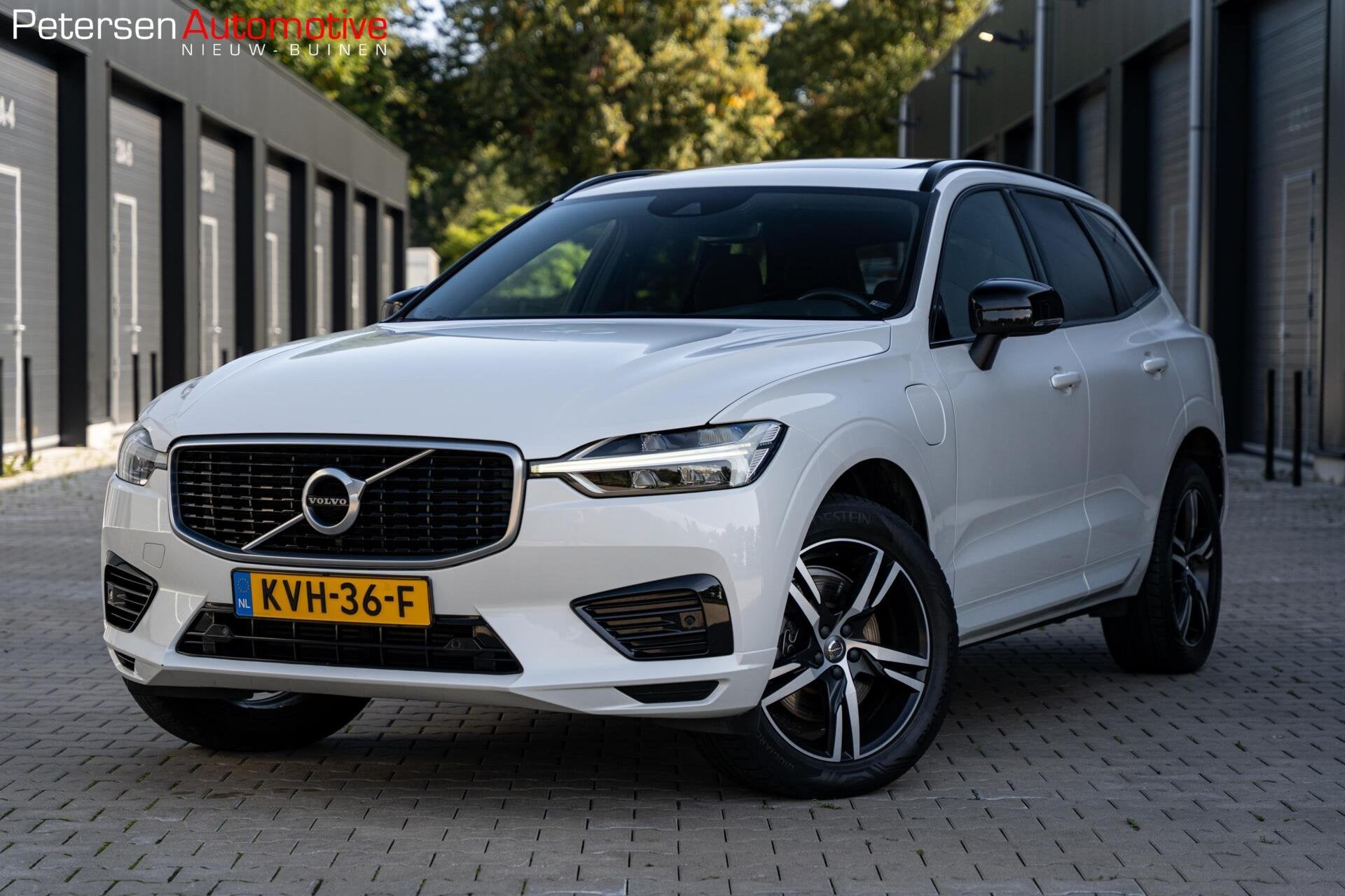 Volvo XC60 2.0 T8 Twin Engine AWD R-Design *Pano* ACC* Vol*, Automaat, Dealer onderhouden, Gebruikt, 4 cilinders
