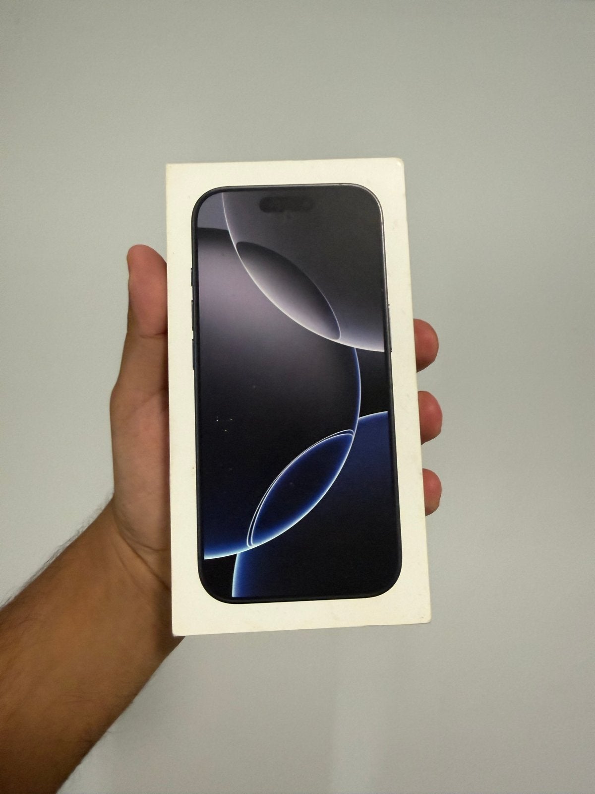 iPhone 16 Pro - Gebruikt, lichte krasjes