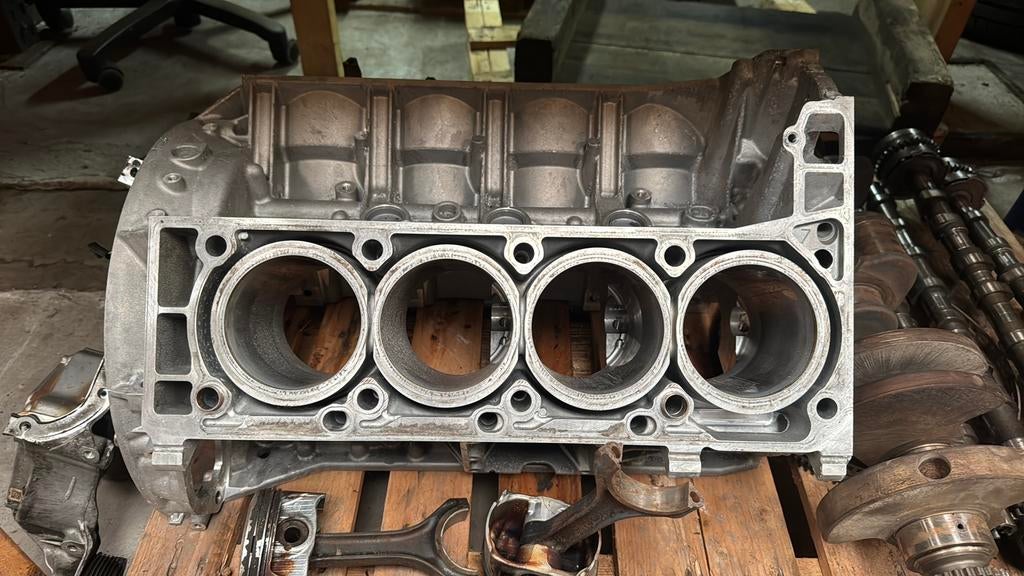 Mercedes V8 M278 onderblok met defecte cilinderbussen, Auto-onderdelen, Motor en Toebehoren, Ophalen of Verzenden, Gebruikt, Mercedes-Benz