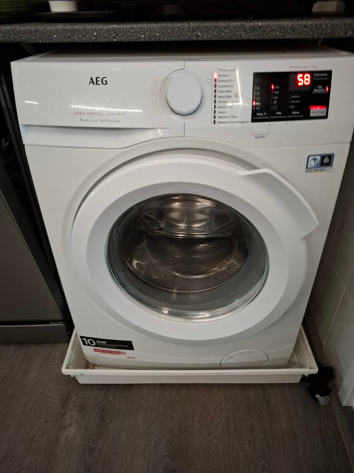 Wasmachine AEG, Ophalen, 1200 tot 1600 toeren, 8 tot 10 kg, Energieklasse A of zuiniger