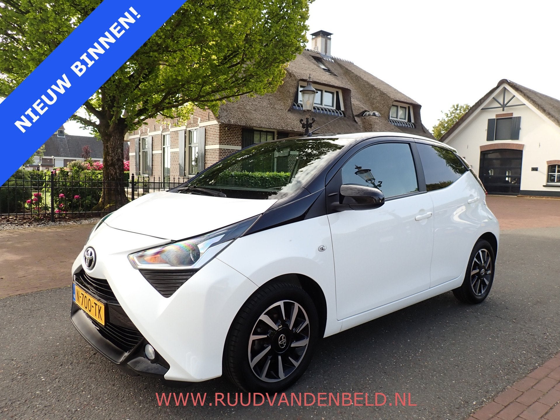 Toyota Aygo 1.0 VVT-i X-CITE TWO-TONE / CRUISE / CARPLAY / C, Auto's, Voorwielaandrijving, Stof, Gebruikt, 4 stoelen