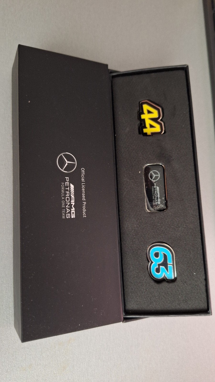 Mercedes AMG F1 Russell Hamilton Pin Badges, Ophalen of Verzenden, Nieuw, Formule 1