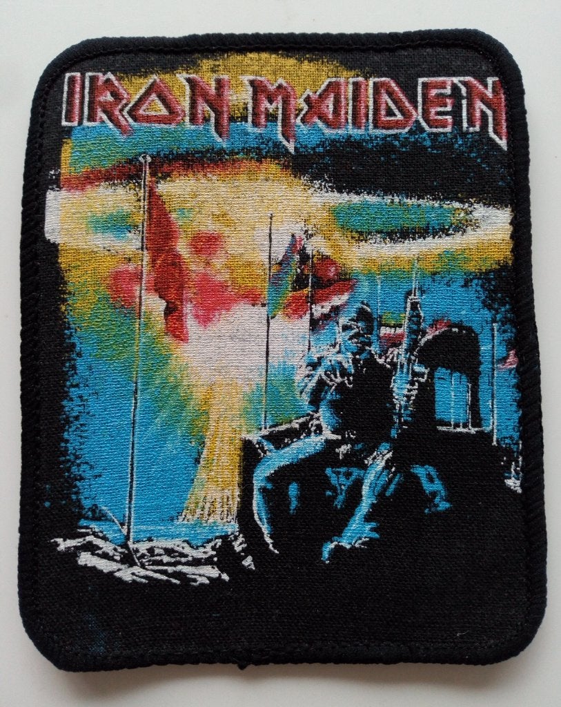 IRON MAIDEN vrij  zeldzame 1984 2 minutes to.... patch 174, Verzenden, Nieuw, Kleding