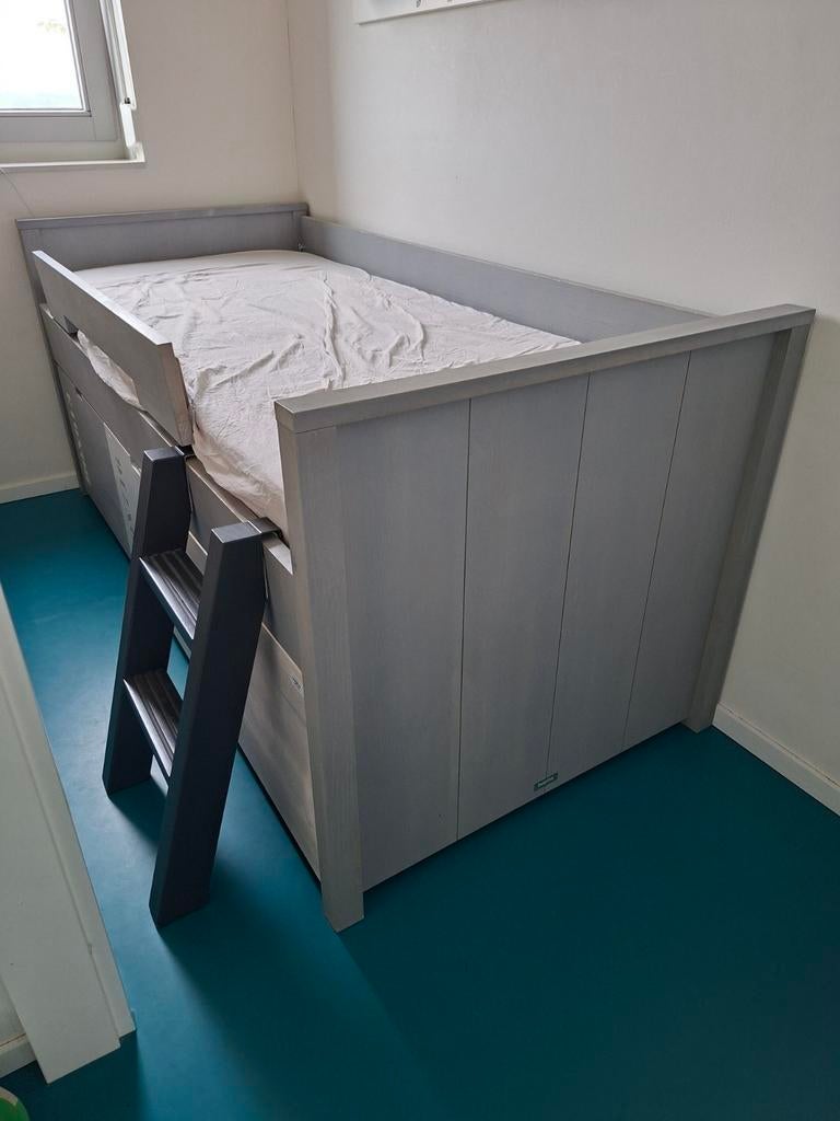 Grijze Bopita halfhoogslaper met opbergruimte en trapje, Kinderen en Baby's, Kinderkamer | Stapelbedden en Hoogslapers, Ophalen