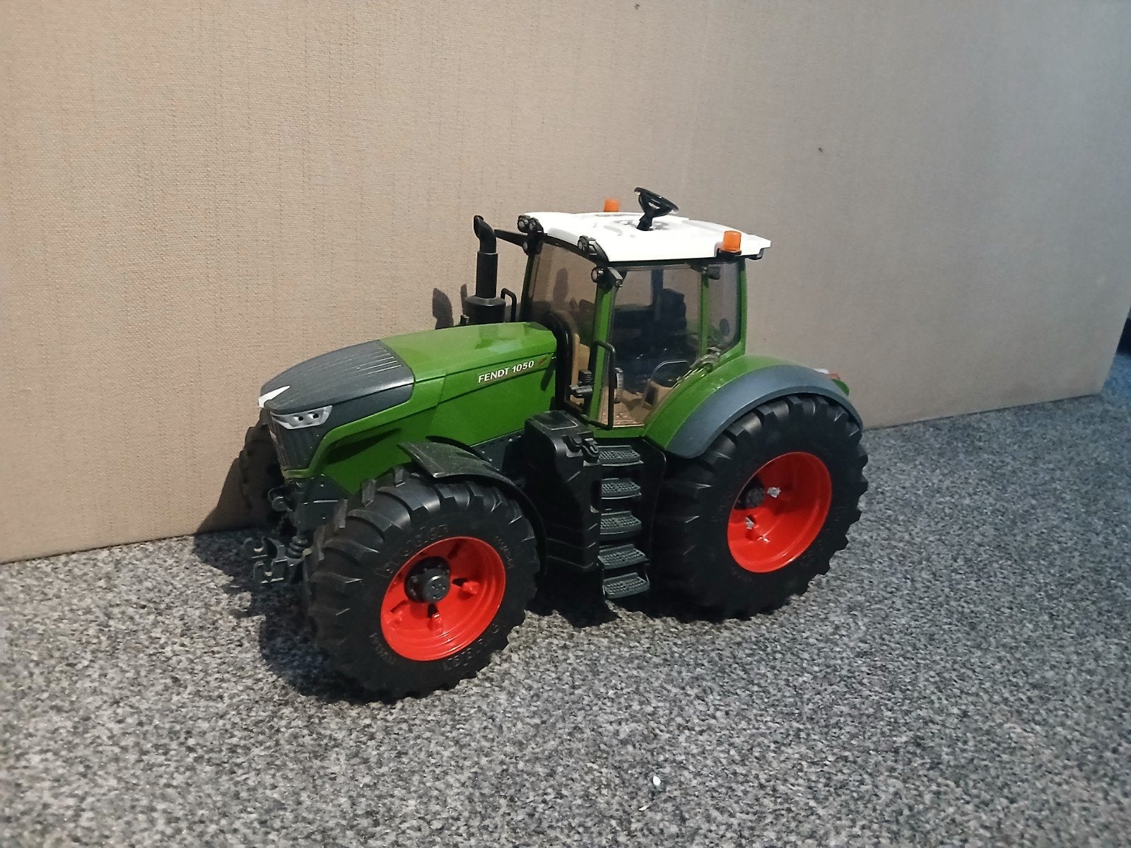 Fendt 1050 Vario Speelgoed Tractor met Accessoires, Ophalen, Zo goed als nieuw, 1:32 tot 1:50, Overige merken